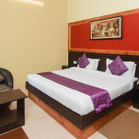 ורנאסי Hotel Varuna מראה חיצוני תמונה