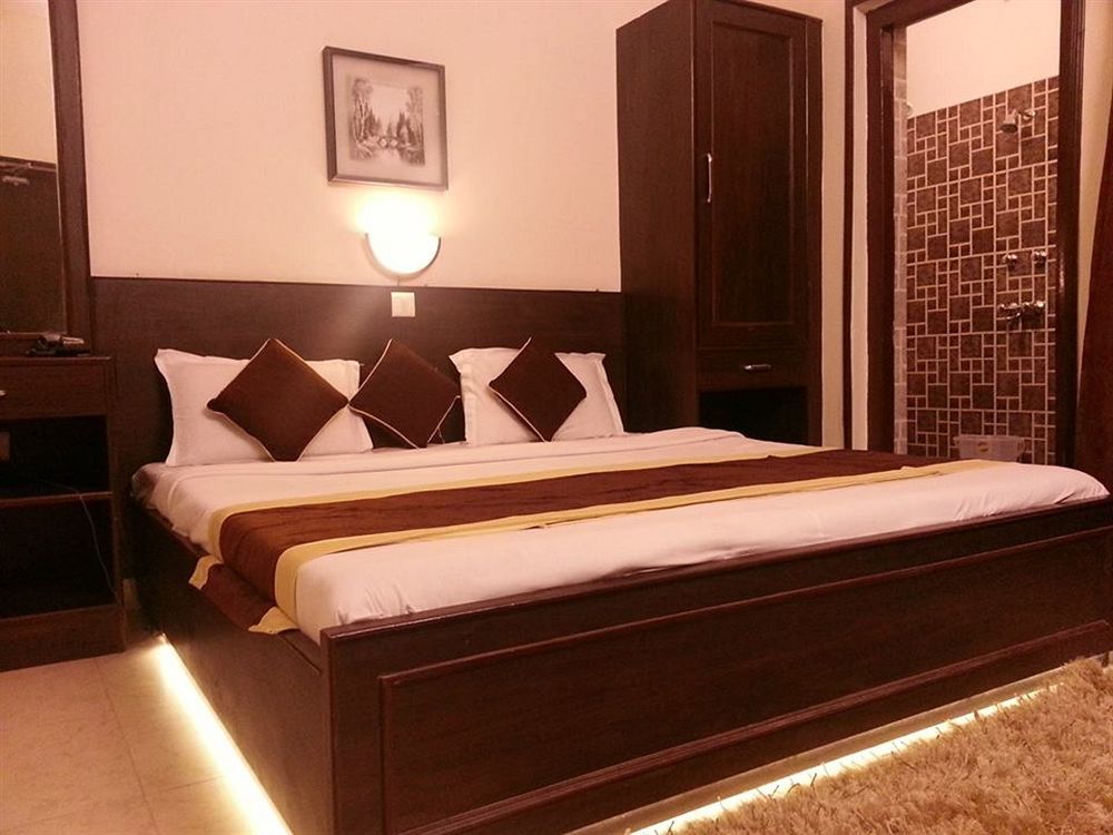 ורנאסי Hotel Varuna מראה חיצוני תמונה