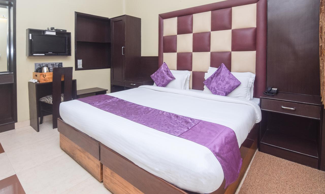 ורנאסי Hotel Varuna מראה חיצוני תמונה