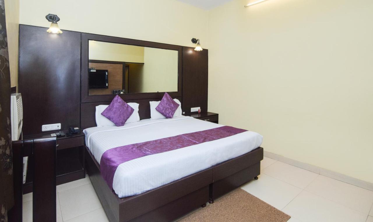ורנאסי Hotel Varuna מראה חיצוני תמונה