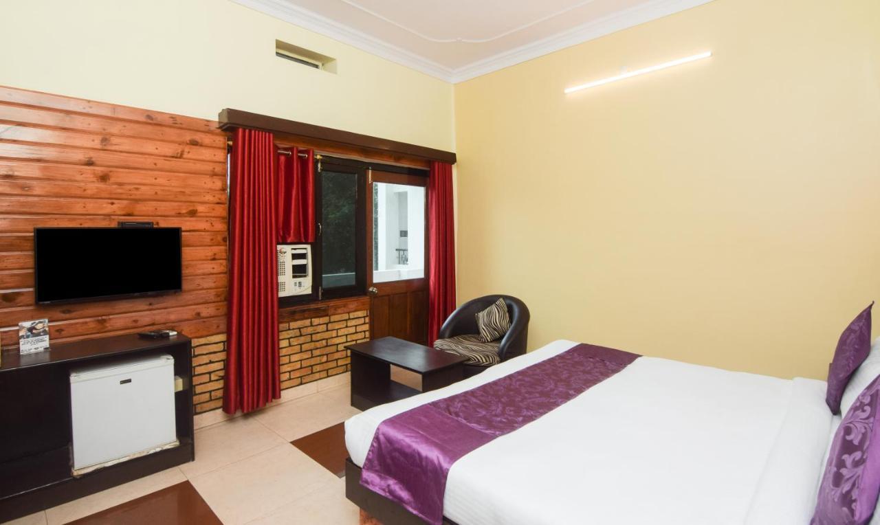 ורנאסי Hotel Varuna מראה חיצוני תמונה